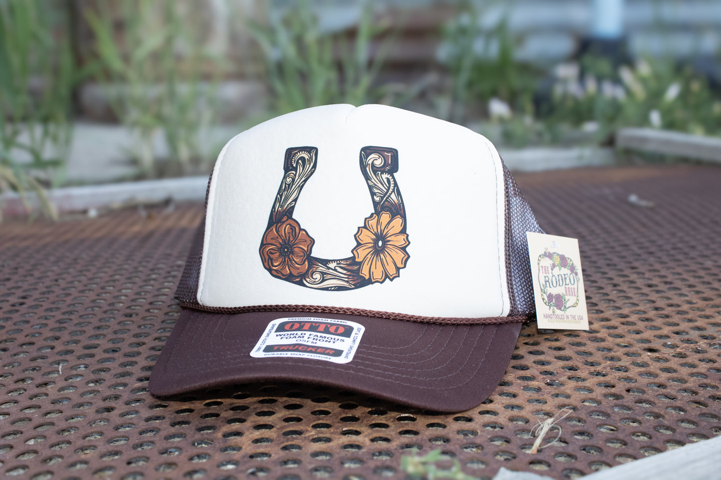 Tooled Horse Shoe Cap