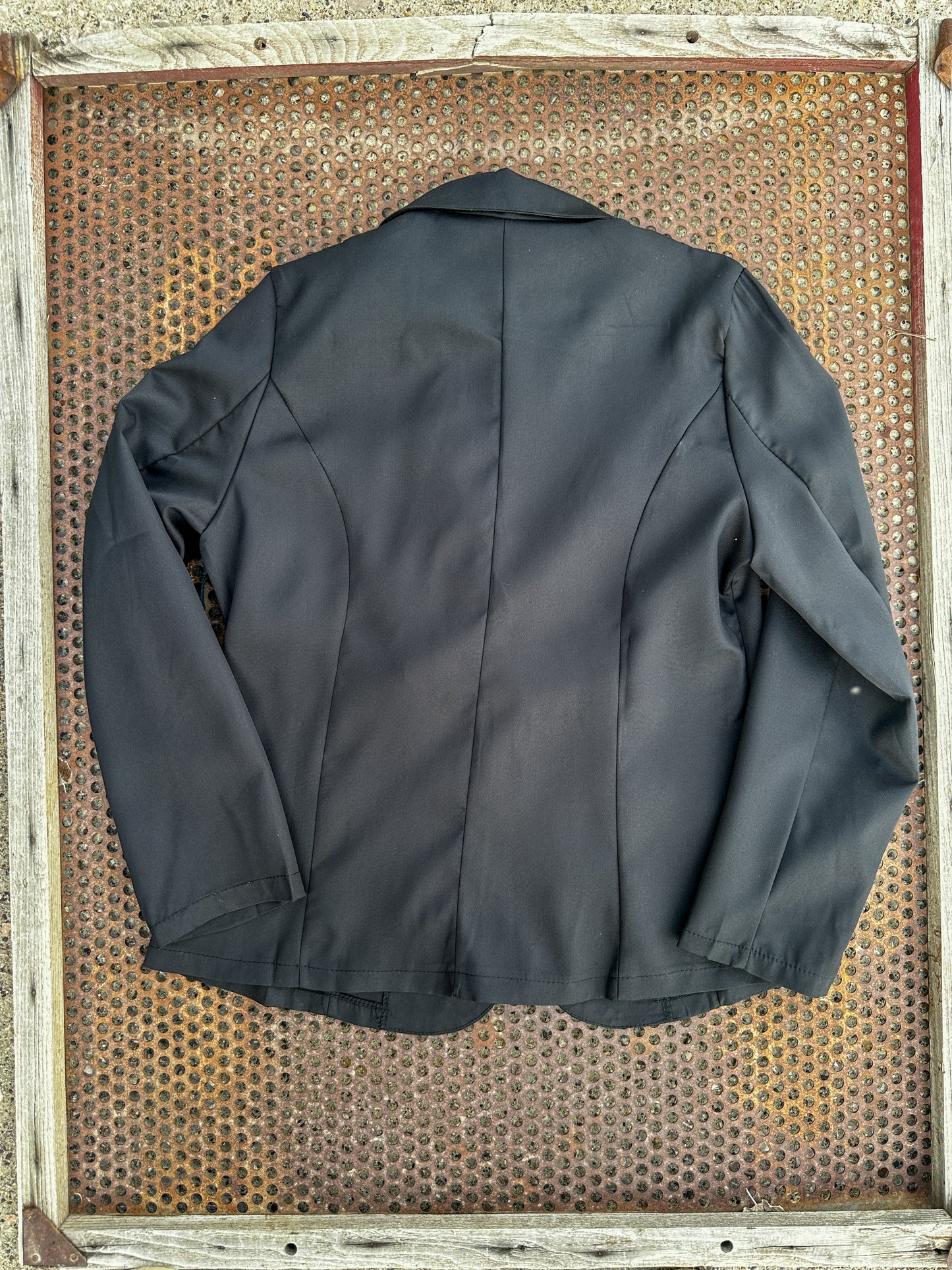 Arrow hand tooled lapel blazer in black