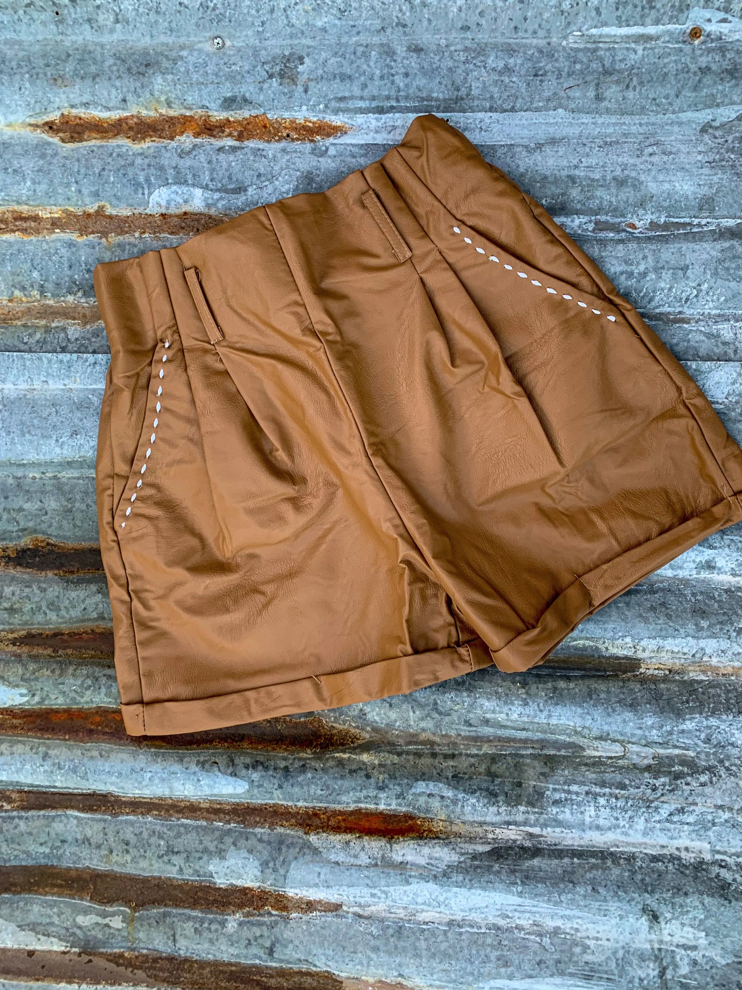 Buckstitch shorts in Tan The Rodeo Rose