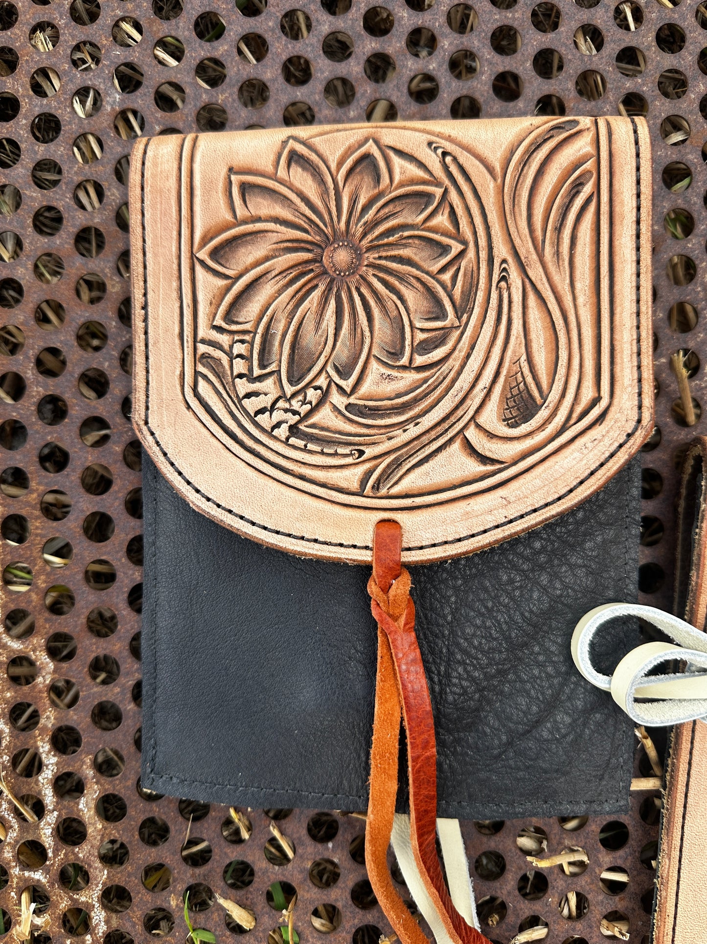 Saddle purse